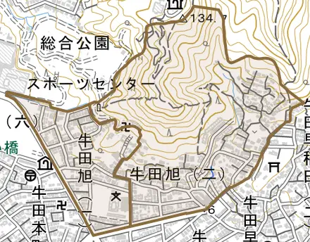 牛田旭とその周辺の地図。町の範囲を重ねている