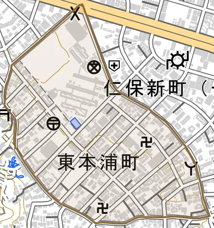 東本浦町とその周辺の地図。町の範囲を重ねている