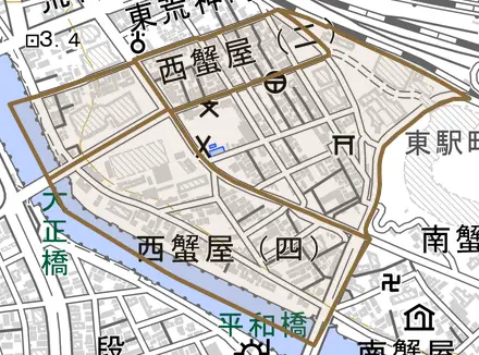 西蟹屋とその周辺の地図。町の範囲を重ねている
