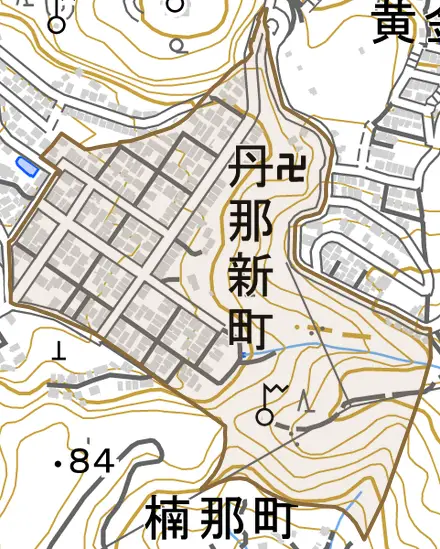 丹那新町とその周辺の地図。町の範囲を重ねている