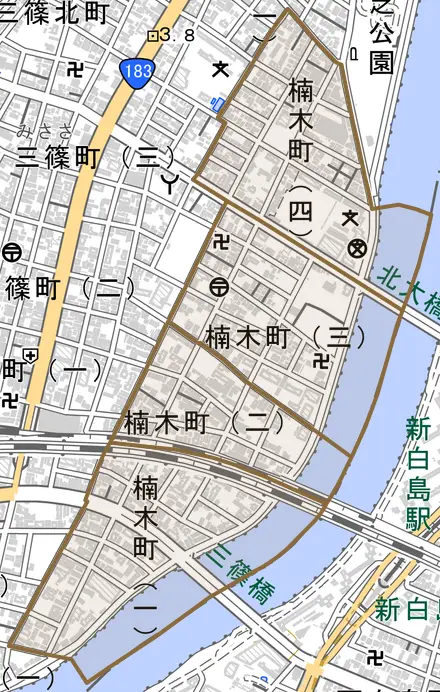 楠木町とその周辺の地図。町の範囲を重ねている