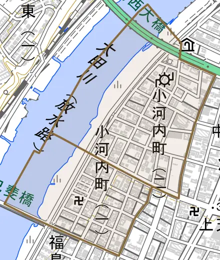 小河内町とその周辺の地図。町の範囲を重ねている