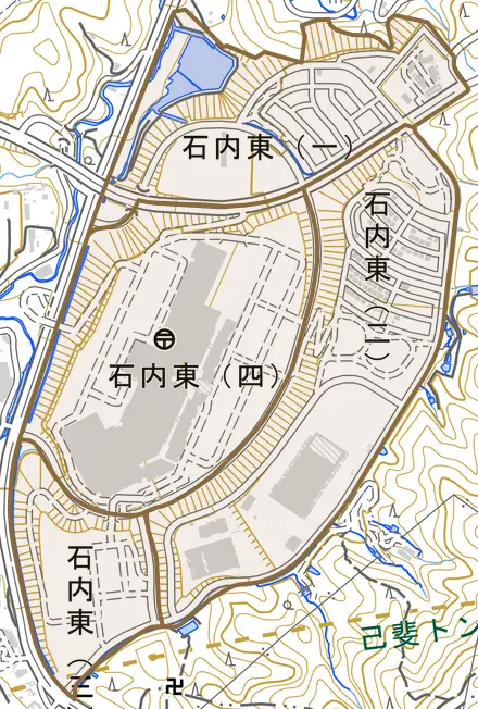 石内東とその周辺の地図。町の範囲を重ねている