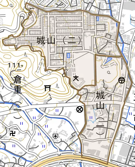 城山とその周辺の地図。町の範囲を重ねている