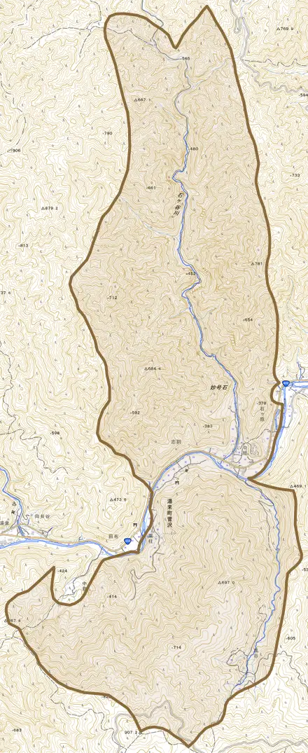 湯来町大字菅沢とその周辺の地図。町の範囲を重ねている