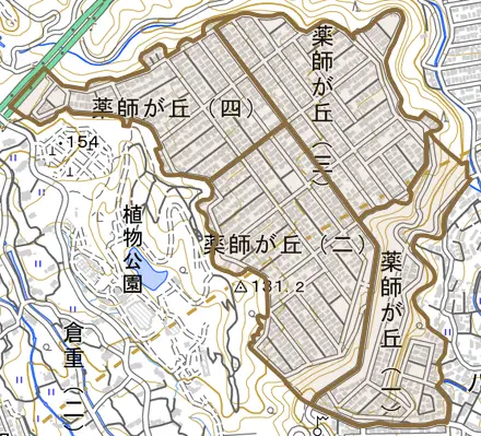 薬師が丘とその周辺の地図。町の範囲を重ねている