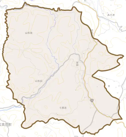 安田とその周辺の地図。町の範囲を重ねている