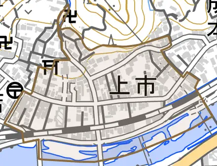 上市とその周辺の地図。町の範囲を重ねている