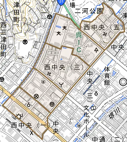 西中央とその周辺の地図。町の範囲を重ねている