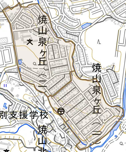 焼山泉ヶ丘とその周辺の地図。町の範囲を重ねている