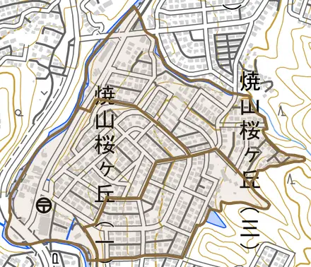 焼山桜ヶ丘とその周辺の地図。町の範囲を重ねている