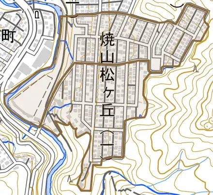 焼山松ヶ丘とその周辺の地図。町の範囲を重ねている