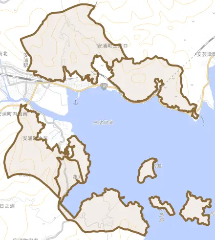 安浦町大字三津口とその周辺の地図。町の範囲を重ねている