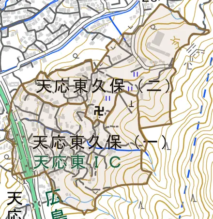天応東久保とその周辺の地図。町の範囲を重ねている