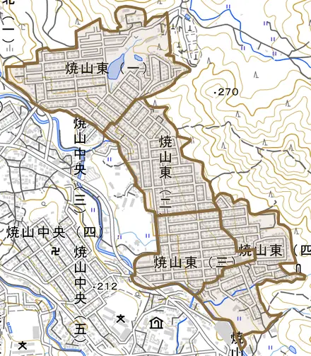 焼山東とその周辺の地図。町の範囲を重ねている