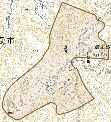 登町とその周辺の地図。町の範囲を重ねている