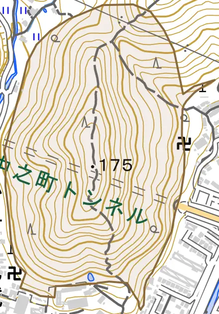桜山町とその周辺の地図。町の範囲を重ねている