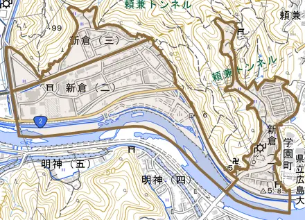 新倉とその周辺の地図。町の範囲を重ねている
