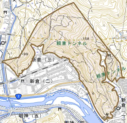 新倉町とその周辺の地図。町の範囲を重ねている