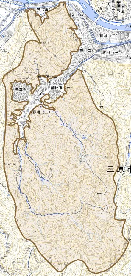 田野浦町とその周辺の地図。町の範囲を重ねている