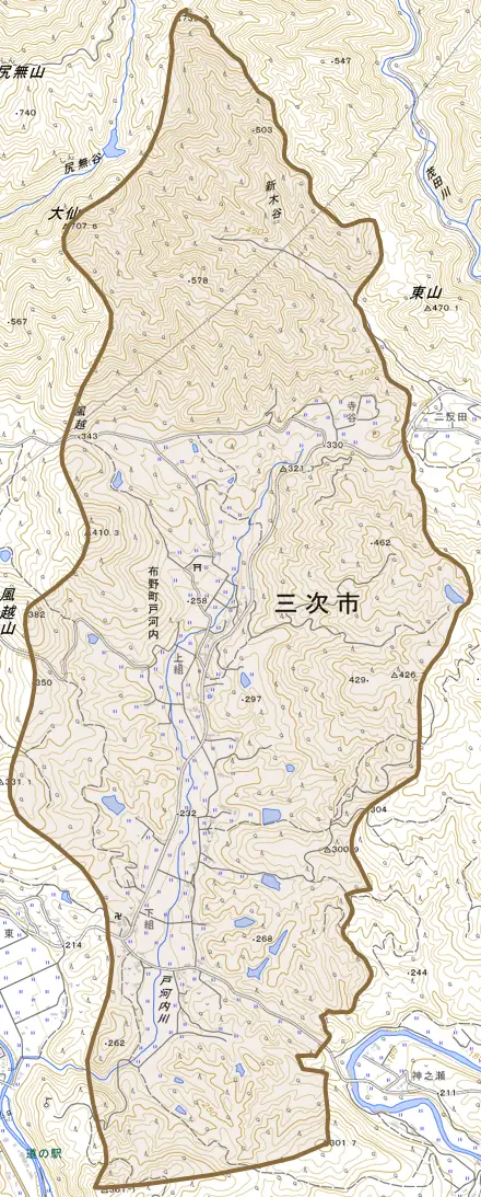 布野町戸河内とその周辺の地図。町の範囲を重ねている