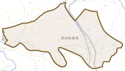君田町藤兼とその周辺の地図。町の範囲を重ねている