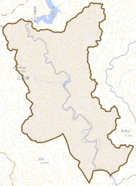 君田町櫃田とその周辺の地図。町の範囲を重ねている
