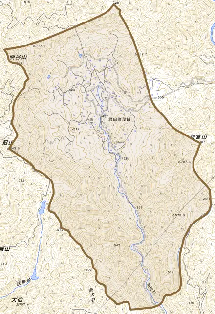 君田町茂田とその周辺の地図。町の範囲を重ねている
