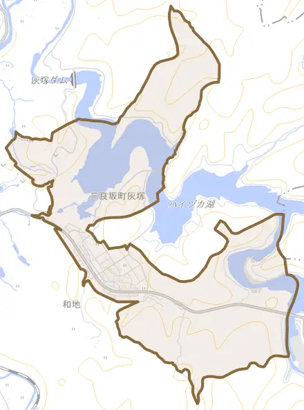 三良坂町灰塚とその周辺の地図。町の範囲を重ねている