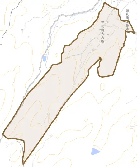 三和町大力谷とその周辺の地図。町の範囲を重ねている