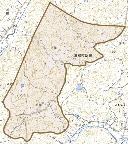 三和町飯田とその周辺の地図。町の範囲を重ねている