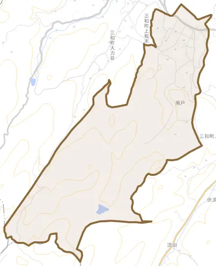 三和町上板木とその周辺の地図。町の範囲を重ねている