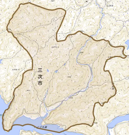 三良坂町大谷とその周辺の地図。町の範囲を重ねている