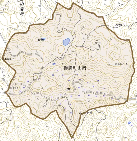 御調町山岡とその周辺の地図。町の範囲を重ねている