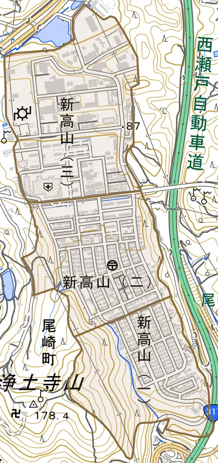 新高山とその周辺の地図。町の範囲を重ねている