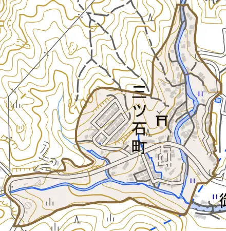 三ツ石町とその周辺の地図。町の範囲を重ねている