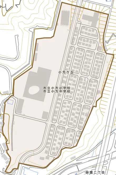 小方ケ丘とその周辺の地図。町の範囲を重ねている