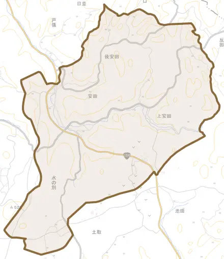 大字安田とその周辺の地図。町の範囲を重ねている