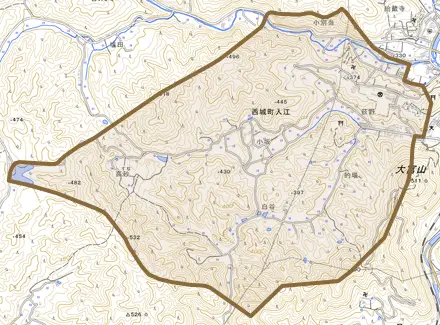 西城町入江とその周辺の地図。町の範囲を重ねている