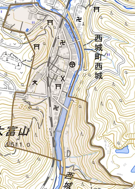 西城町西城とその周辺の地図。町の範囲を重ねている