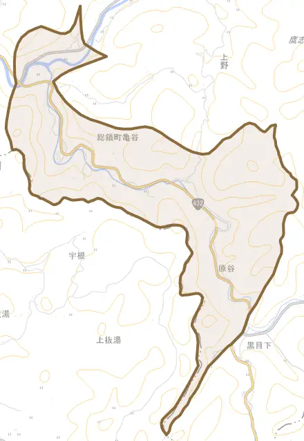 総領町亀谷とその周辺の地図。町の範囲を重ねている
