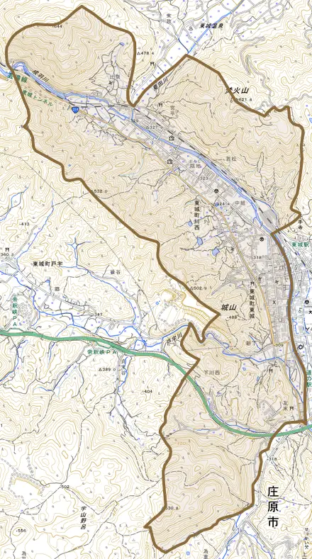 東城町川西とその周辺の地図。町の範囲を重ねている