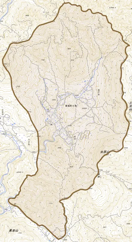 東城町小串とその周辺の地図。町の範囲を重ねている
