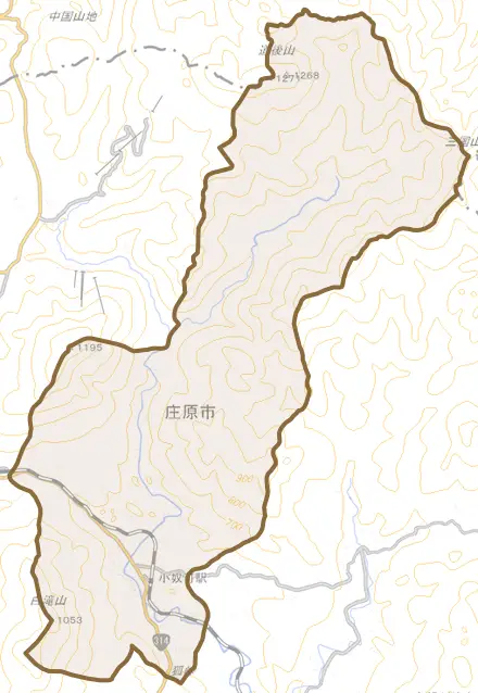 東城町小奴可とその周辺の地図。町の範囲を重ねている
