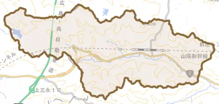 田万里町とその周辺の地図。町の範囲を重ねている
