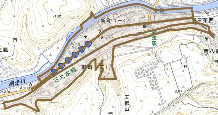 新町とその周辺の地図。町の範囲を重ねている