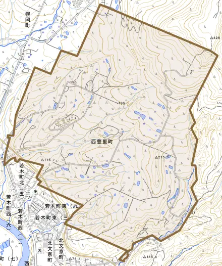 西豊里町とその周辺の地図。町の範囲を重ねている