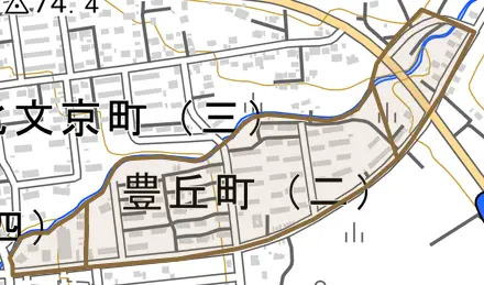 豊丘町とその周辺の地図。町の範囲を重ねている