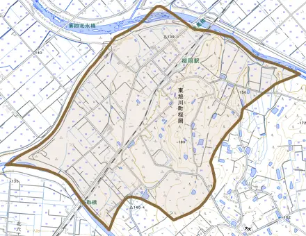 東旭川町桜岡とその周辺の地図。町の範囲を重ねている