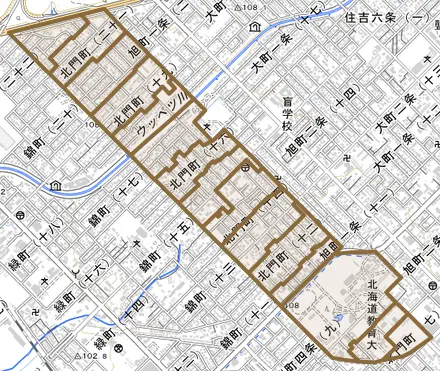 北門町とその周辺の地図。町の範囲を重ねている